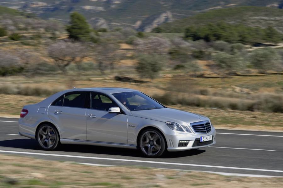  Mercedes-Benz E63 AMG 2010 года  (фото 30 из 57)